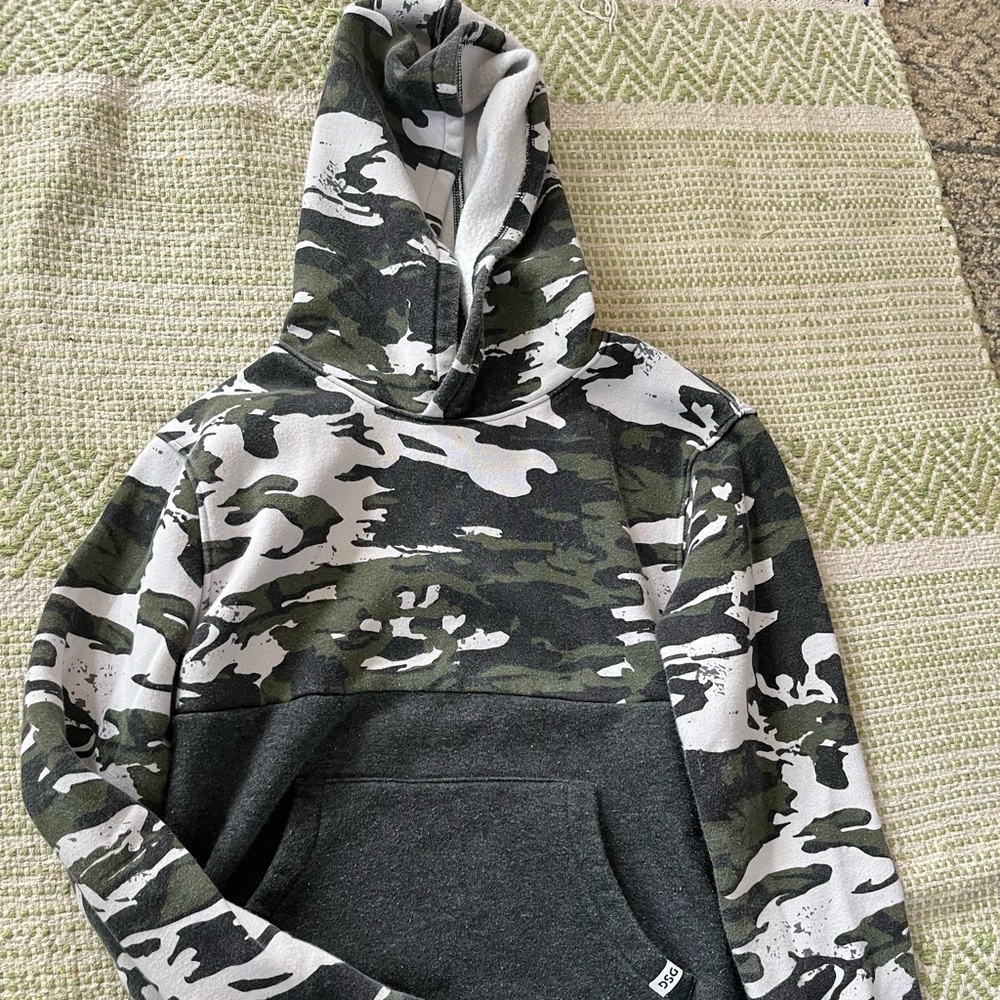 Dicks Sporting Goods DSG  size 12-14 hoodie. Camouflage colors.